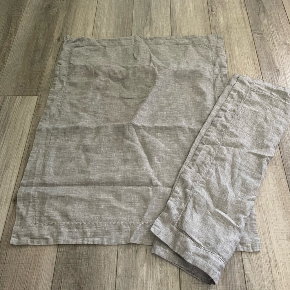 EUC 100% Linen Pottery Barn Standard Pillowcase Shams